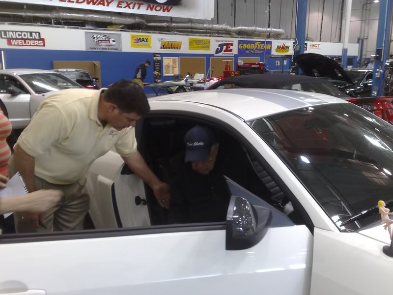 Carrolsigning2937a.jpg