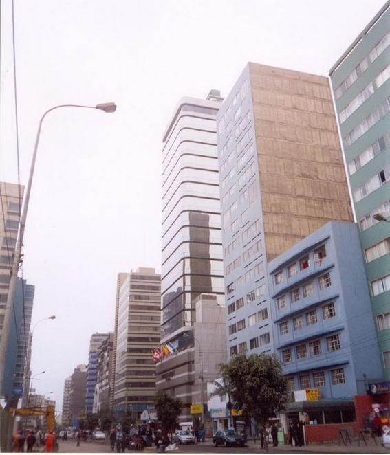 Avenida Benavides en MirafloresLimaPERÚ SkyscraperCity