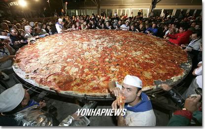 http://i18.photobucket.com/albums/b103/x_sarango_x/Pizza.jpg