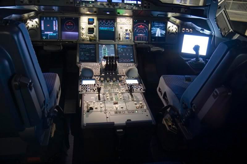 MW-9V-SKA-2007-10-14-02Cr-Cockpit.jpg