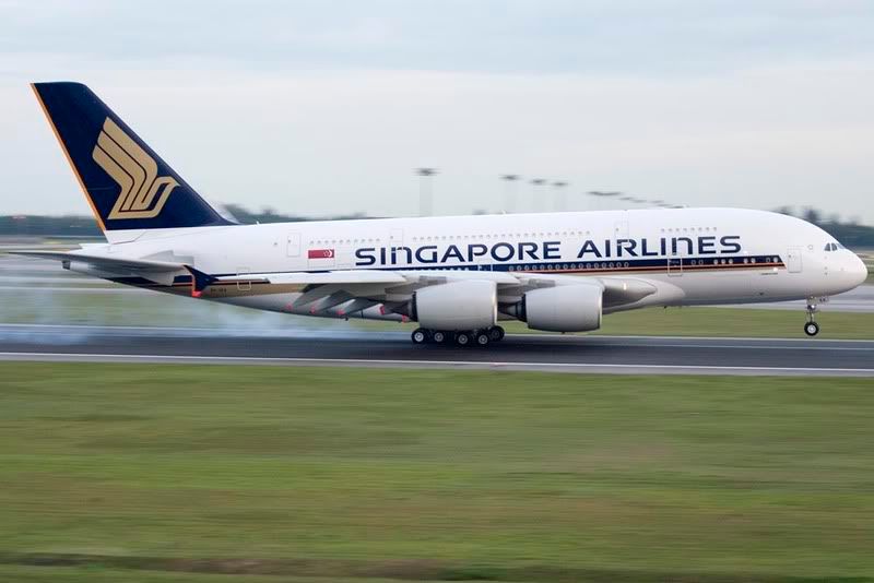 MW-SIA-A380-DeliveryFlight-Touchdow.jpg