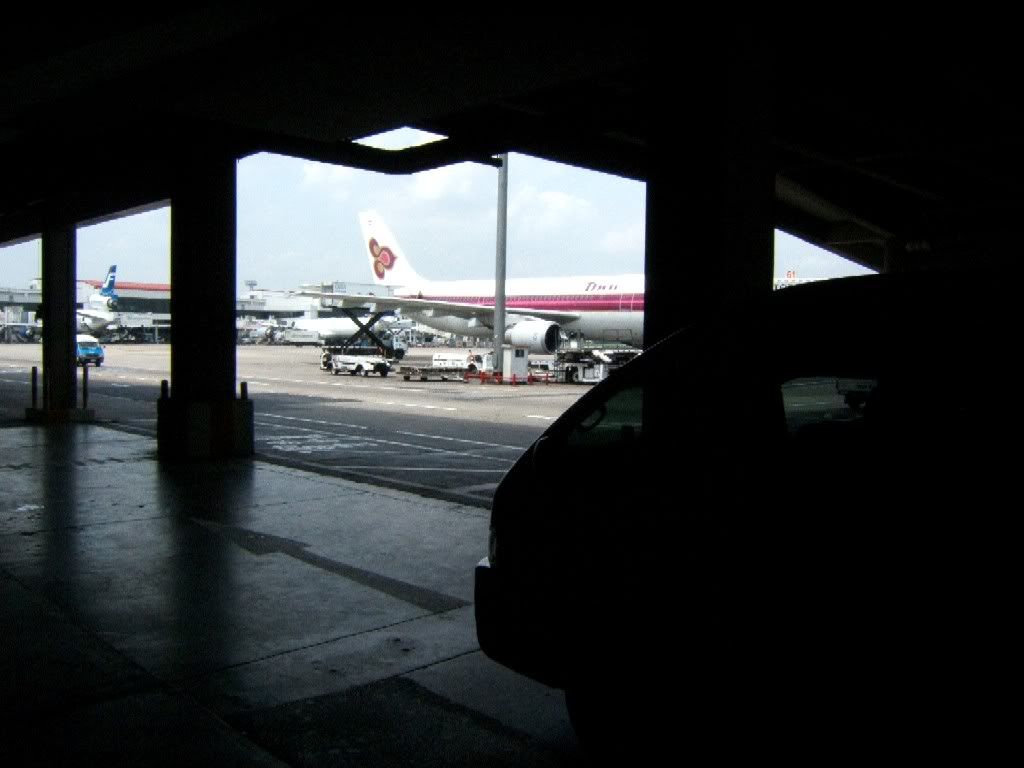 http://i18.photobucket.com/albums/b109/christao17/Bangkok%20July%202005/F29BKKTerminal3.jpg