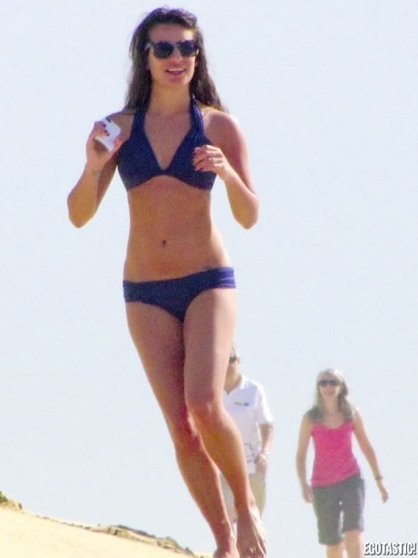 lea-michele-blue-bikini-mexico-11-675x900.jpg