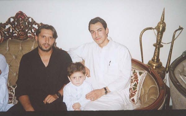 shahid Afridi family pic.