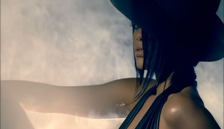 Rihanna feat  Jay Z   Umbrella (2007) [HQ][x264 MP3] [DVDRip][h33t][mattlb0619] preview 0