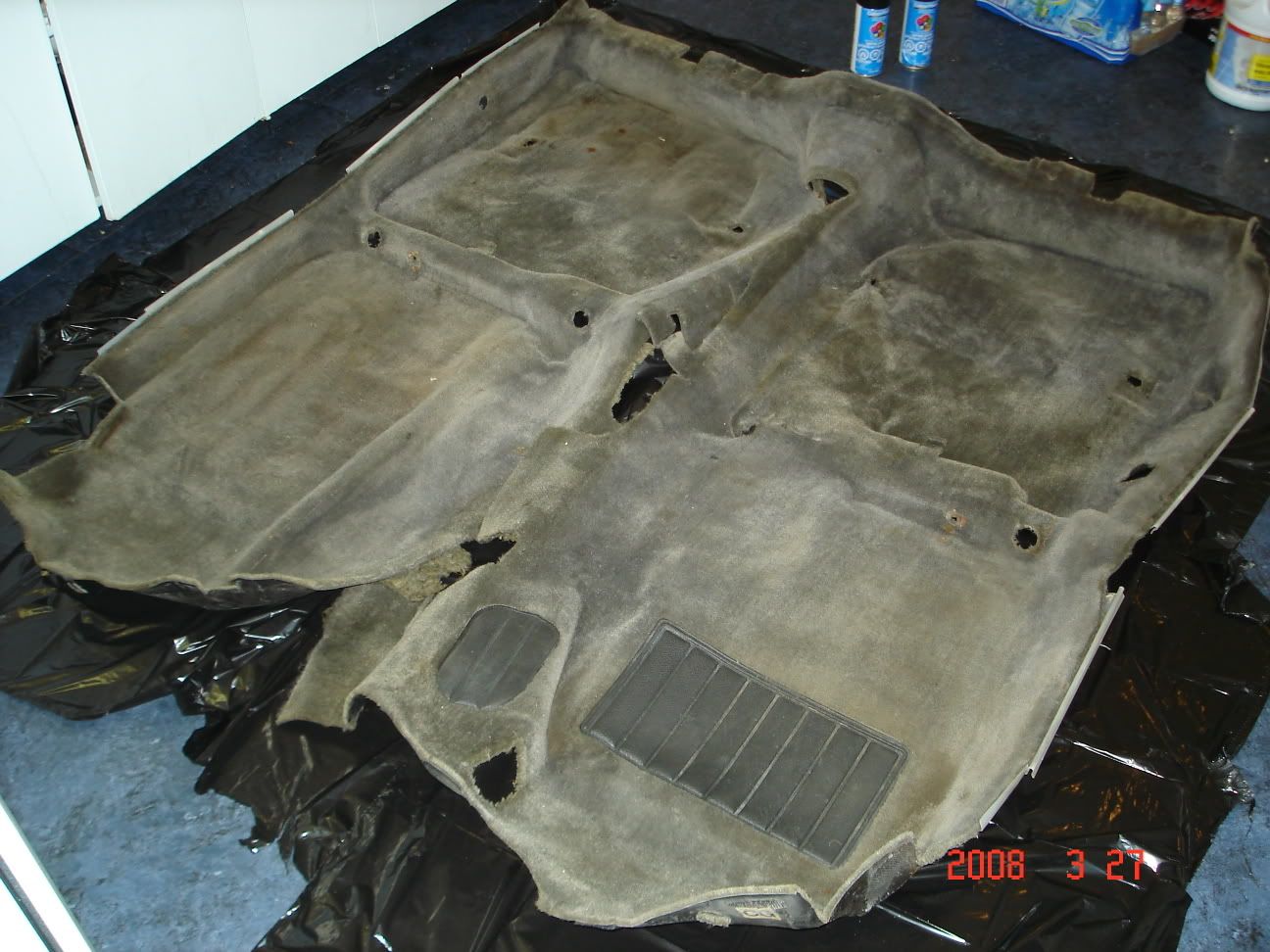 http://i18.photobucket.com/albums/b119/AhmadG/Nissan%20240SX%20Carpet%20Painting/DSC05216.jpg