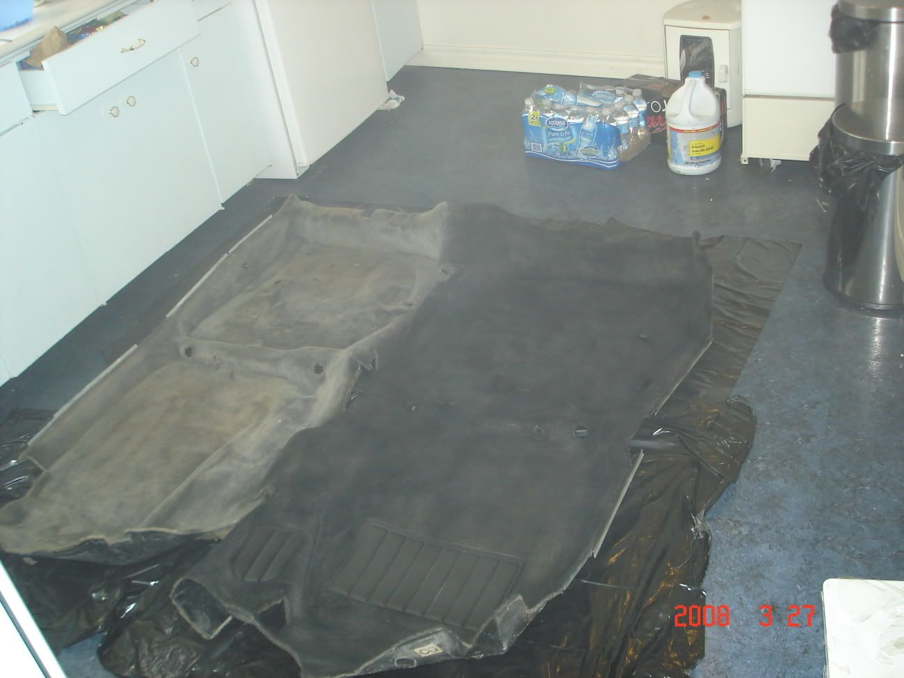 http://i18.photobucket.com/albums/b119/AhmadG/Nissan%20240SX%20Carpet%20Painting/DSC05228.jpg