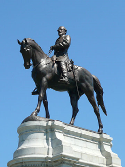 image of Statue of the traitor Robert E. Lee in Richmond, VA.
