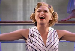 Sutton Foster singing in 2011 Tony Awards screencap of Sutton Foster singing in 2011 Tony Awards