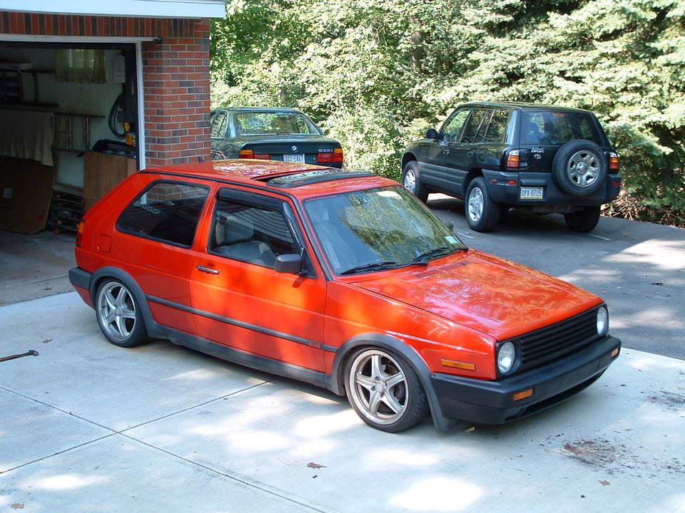 http://i18.photobucket.com/albums/b129/crookedeuro/GTI%20-%20slammage/DSCF0024.jpg