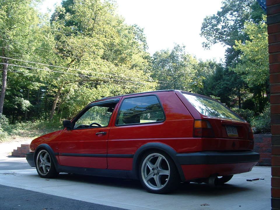 http://i18.photobucket.com/albums/b129/crookedeuro/GTI%20-%20slammage/DSCF0027.jpg