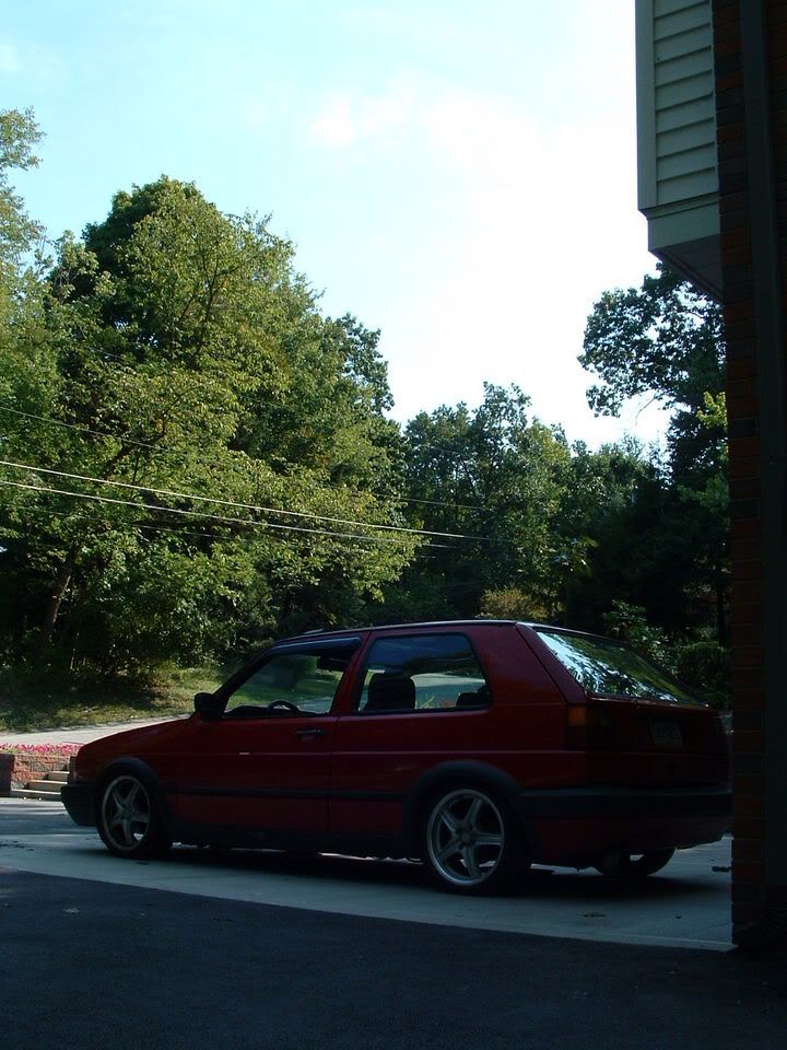 http://i18.photobucket.com/albums/b129/crookedeuro/GTI%20-%20slammage/DSCF0028.jpg