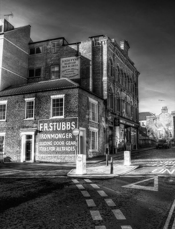 IMAGE: http://i18.photobucket.com/albums/b130/malla1962/3176016217_0f86468463_bw.jpg