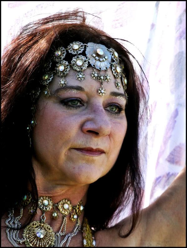 IMAGE: http://i18.photobucket.com/albums/b130/saravrose/Belly%20Dancers/CopyofIMG_2595.jpg