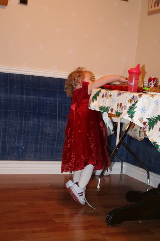 IMAGE: http://i18.photobucket.com/albums/b130/saravrose/IMG_0910_1.jpg