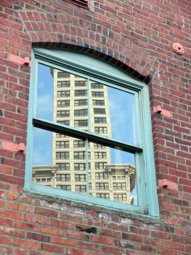 IMAGE: http://i18.photobucket.com/albums/b130/saravrose/IMG_1440.jpg