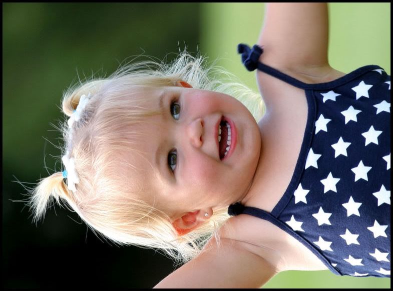 IMAGE: http://i18.photobucket.com/albums/b130/saravrose/jenn%20and%20kids/CopyofIMG_0774.jpg