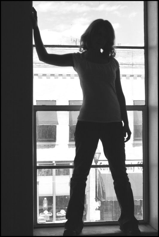 IMAGE: http://i18.photobucket.com/albums/b130/saravrose/kristen%20shoot/IMG_2179.jpg