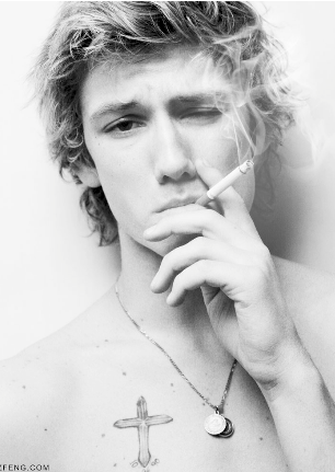 http://i18.photobucket.com/albums/b135/pyroartiste/AlexPettyfer.png