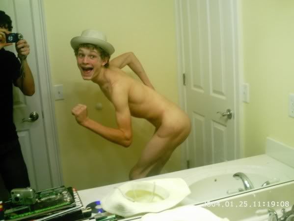 Forum Image: http://i18.photobucket.com/albums/b140/specd357/pose.jpg