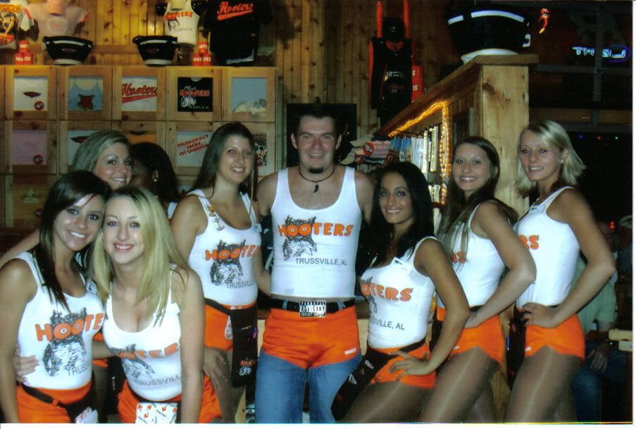 hooters.jpg