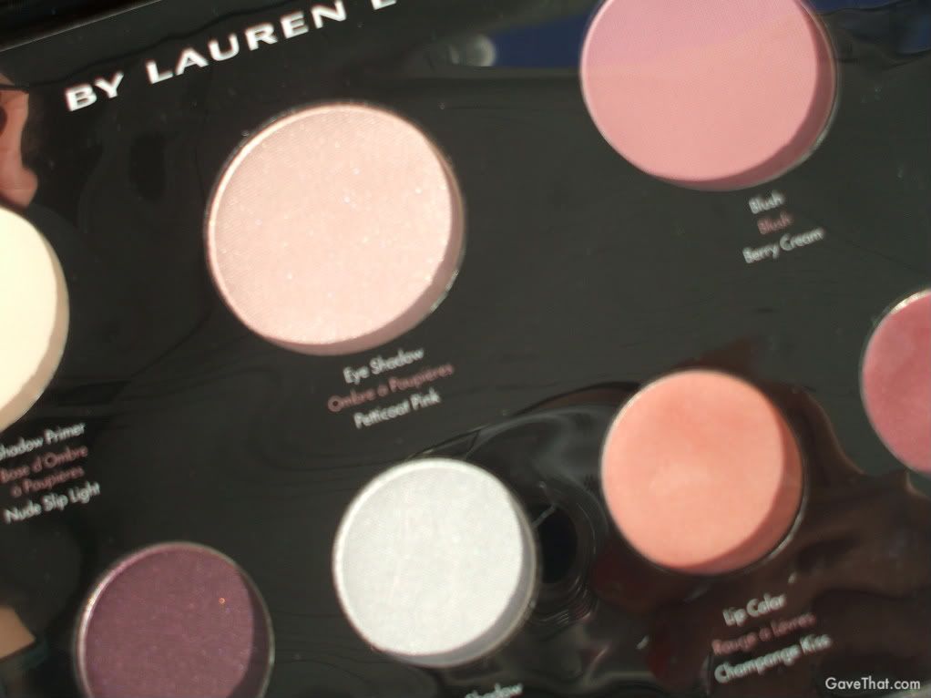 mam for gift blog gave that inside of Lauren Luke Vintage Glams gift makeup palette