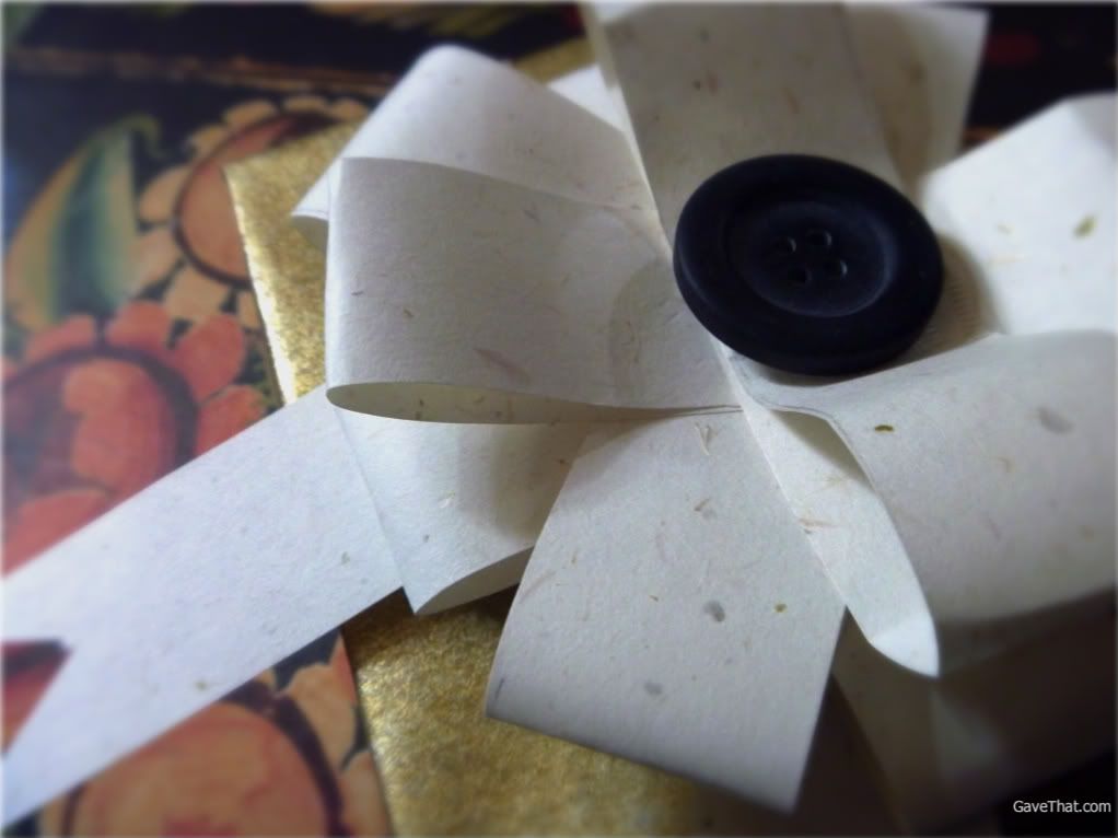 mam for gave that natural paper gift bow with button in center
