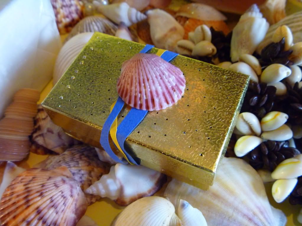 gold gift box with sea shell