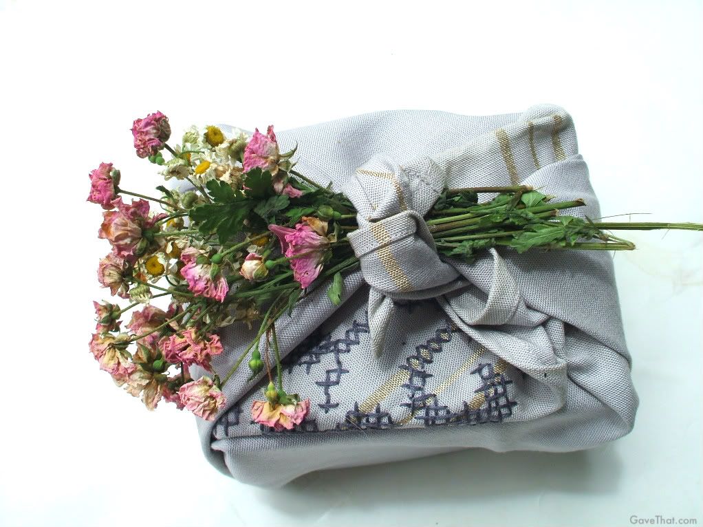 mam for gavethat Otsukai Tsutsumi with flowers diy gift wrap style