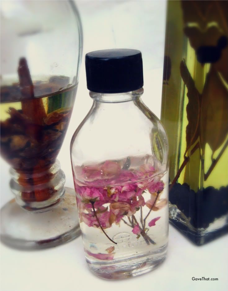Mam for Gave That DIY Dried Floral Bath Oil Gifts in antique glass bottles and adorned with hanging plaques