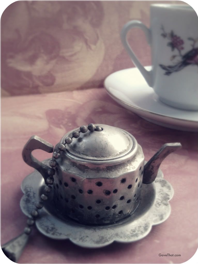 Novelty teapot shaped tea infuser ball