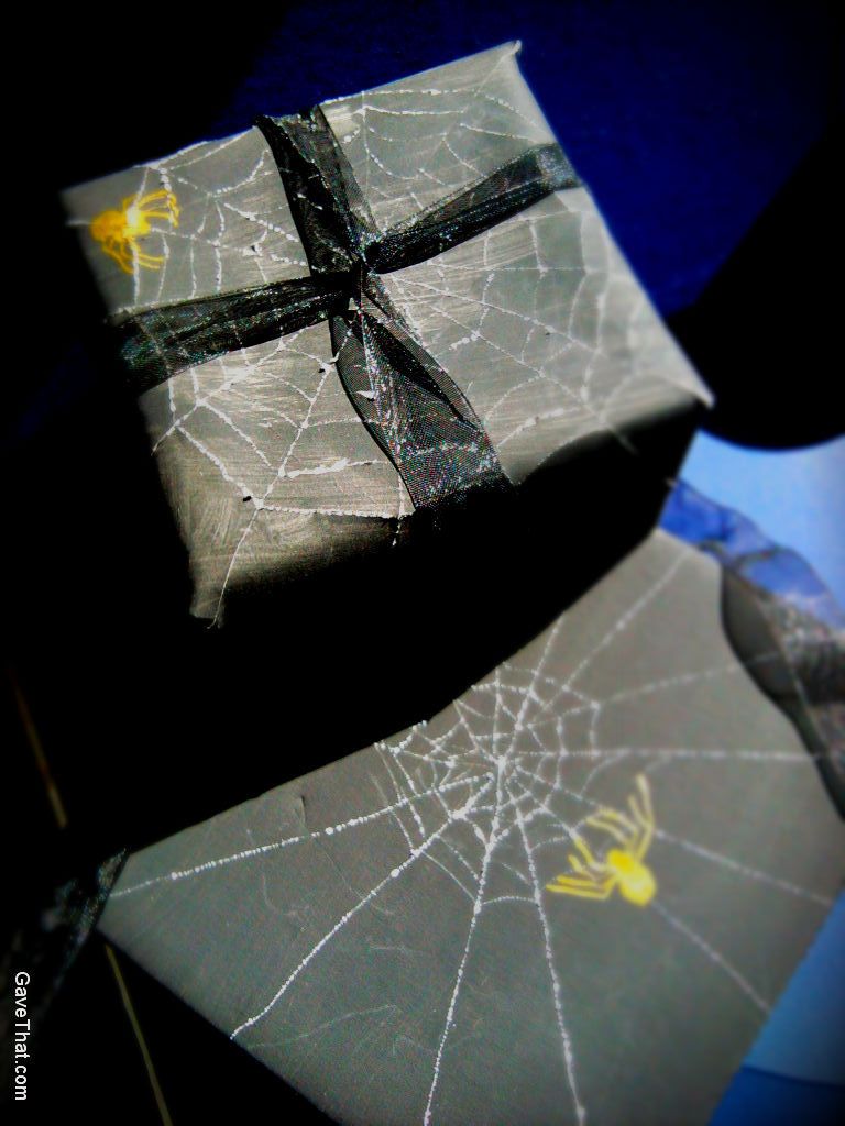 How to create your own spider web wrapping paper and favor boxes for Halloween