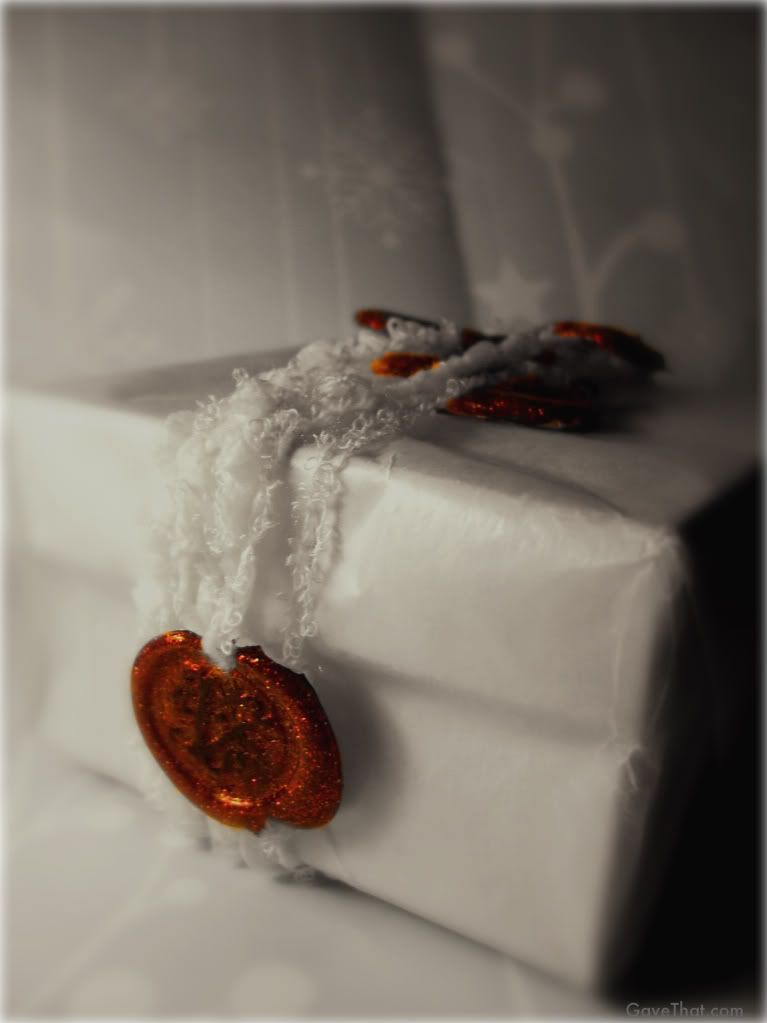 mam for gift wrap blog gave that Christmas red wax seal gift wrap idea garland