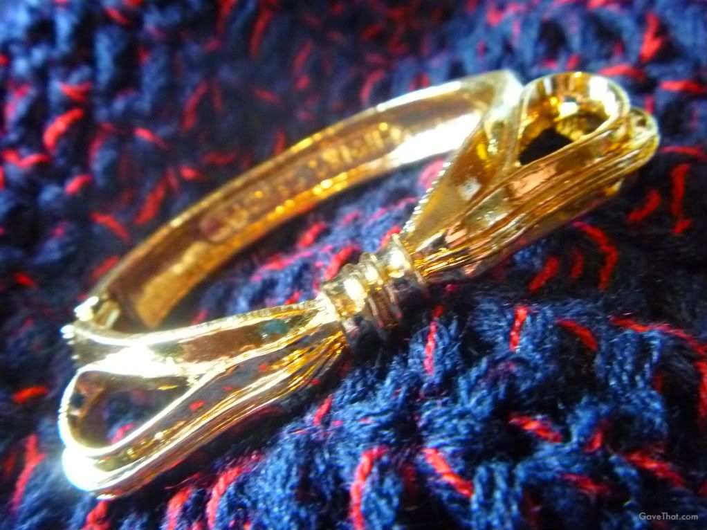 mam for gift blog gave that Rachel Leigh gold Audrey bow bracelet