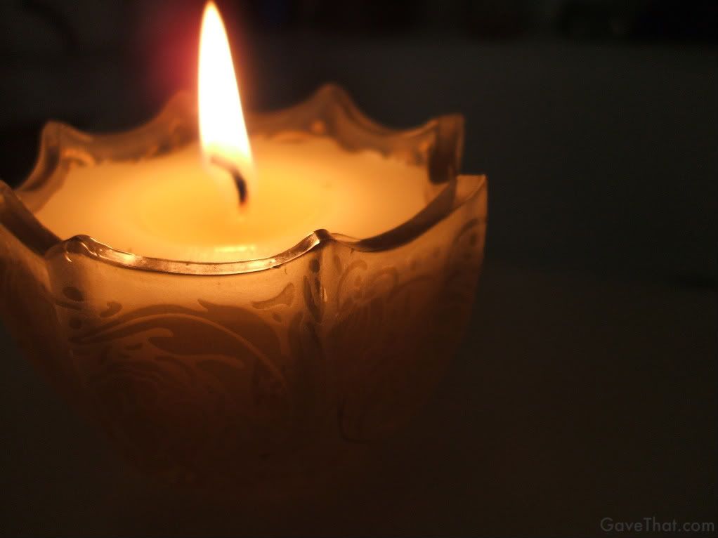 Beauty Gift Finds and Reviews by the Gave That Blog including this D L co candle in golden poppy