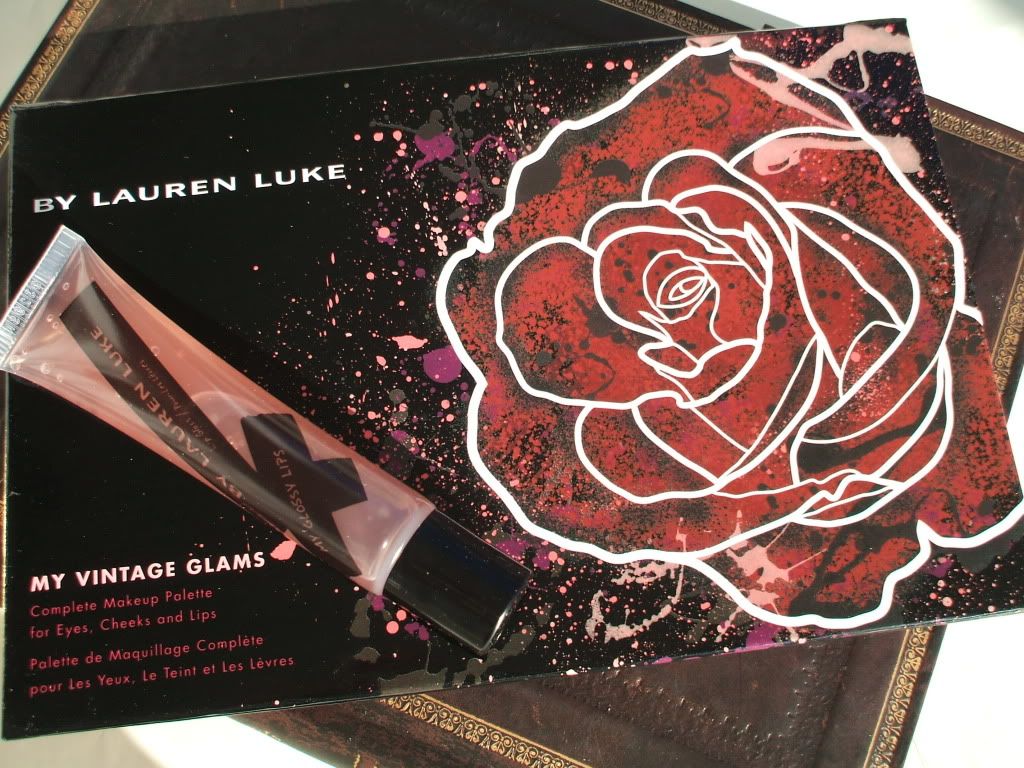 mam for gift blog gave that Lauren Luke my vintage glams make up palette gift set