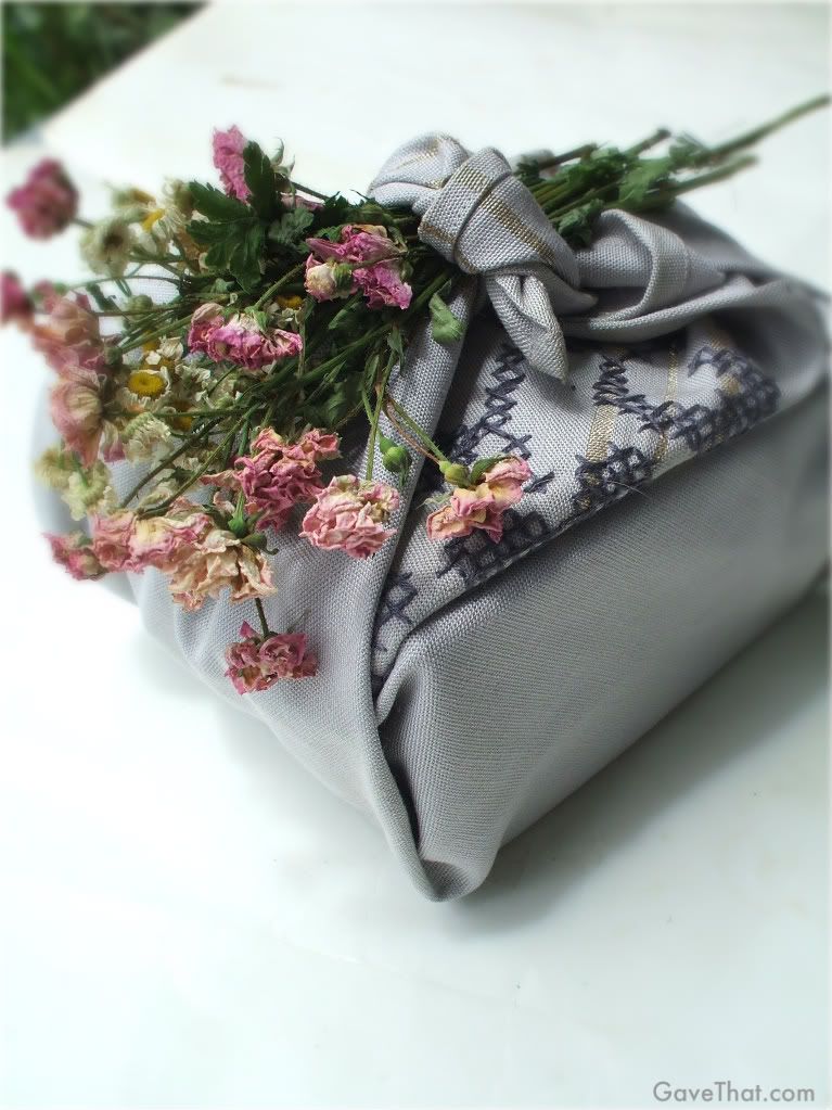 mam for gavethat furoshiki gift wrap look using dried flowers and vintage napkins