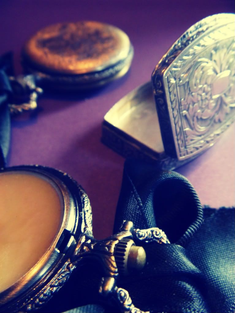 mam for gave that solid perfume in pocket watches cases and antique snuff box