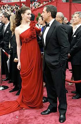 anne hathaway red dress