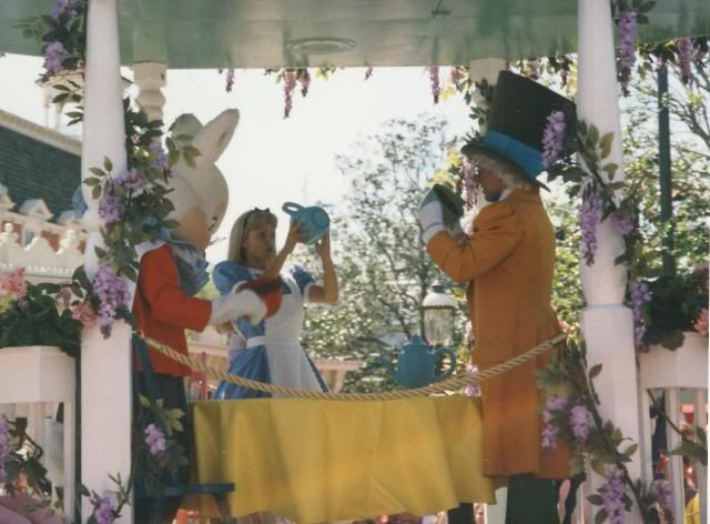 1995DisneyParadeAliceTeaParty_zpsea4dc06