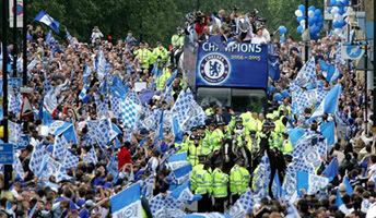 fans_parade2.jpg