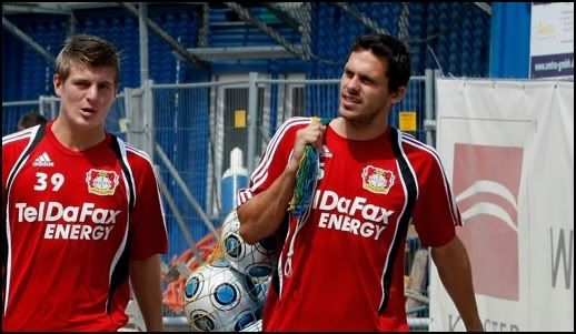 manuel-friedrich-toni-kroos-514.jpg?t=1277478192
