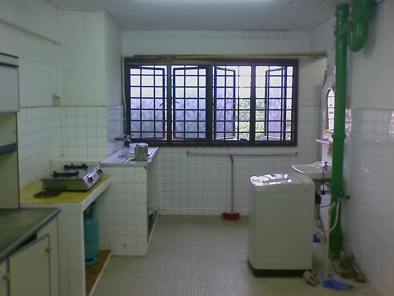 Kitchen2.jpg