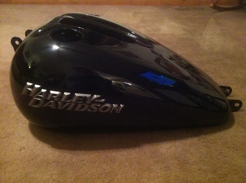 fuel tank capacity of harley davidson street 750