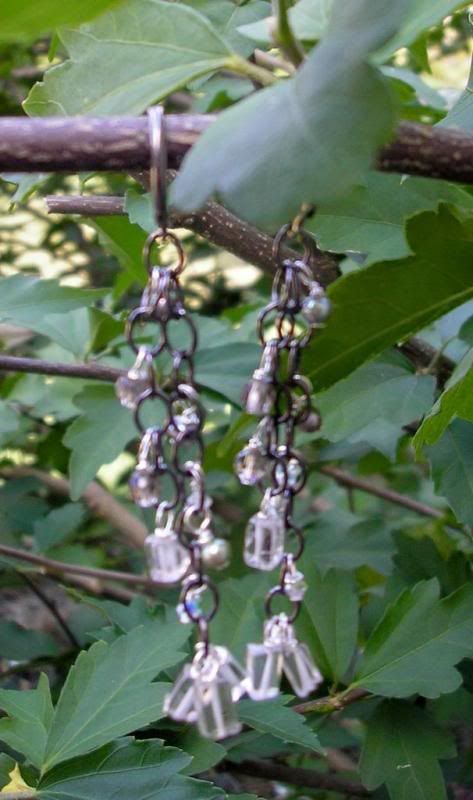 Crystals and Chain Earrings Project on http://community.making-jewelry.com