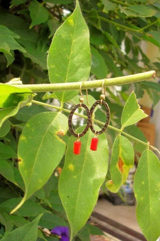Coral and Chain Link Earrings Project on http://community.making-jewelry.com
