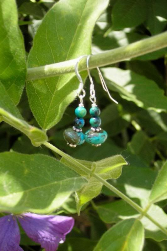 Easy Turquoise Bead Earrings Project on http://community.making-jewelry.com