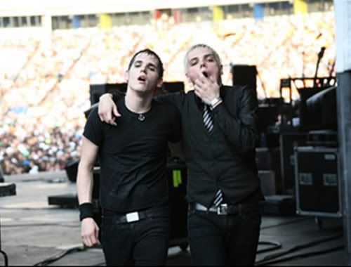 Gerard And Mikey Way Picspam Picspamsahoy Livejournal