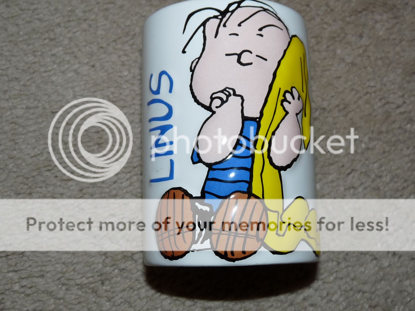 Vtg Ceramic Cup PEANUTS Gang LINUS & LUCY Raised 3D EUC 9780525481935 